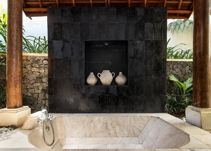 Villa Kubu Cempaka Putih *